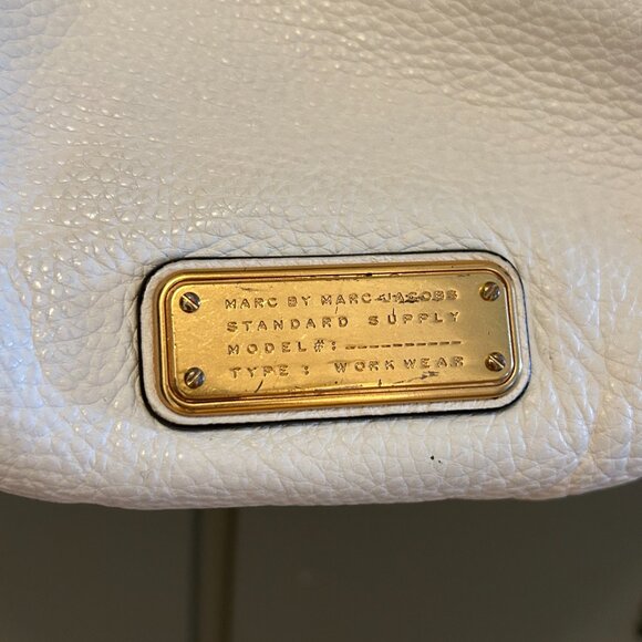 Mark Jacobs white leather hobo bag in good condition. - Picture 2 of 4